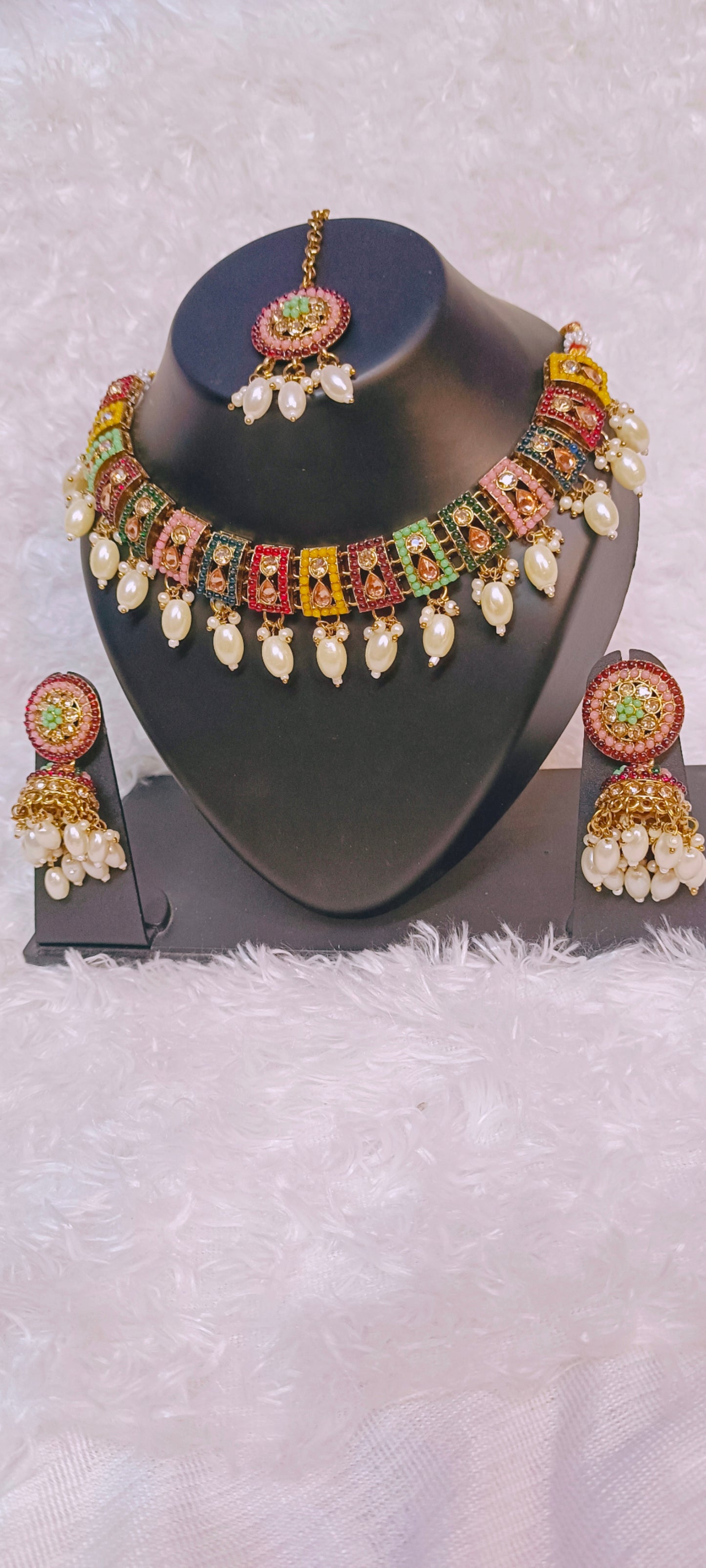 Multi color necklace