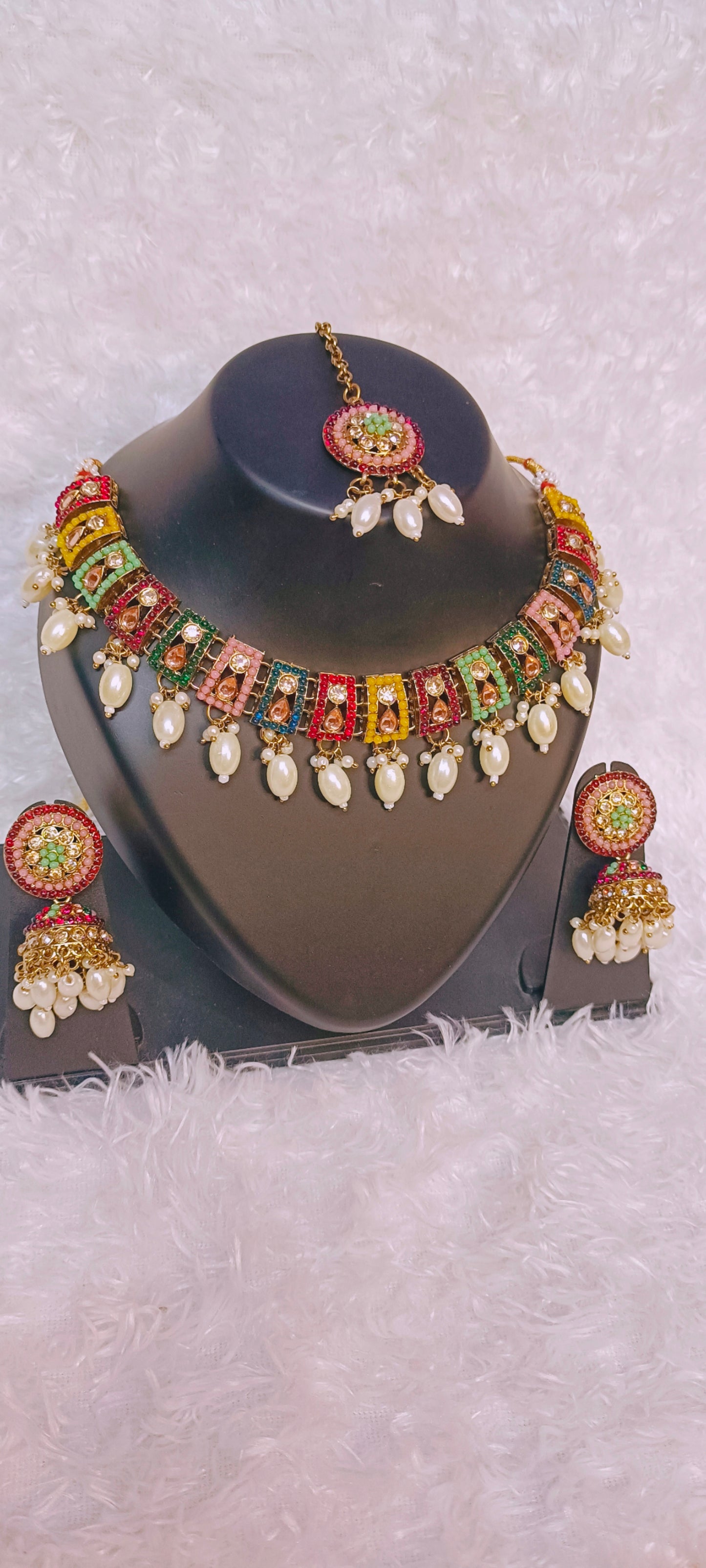 Multi color necklace