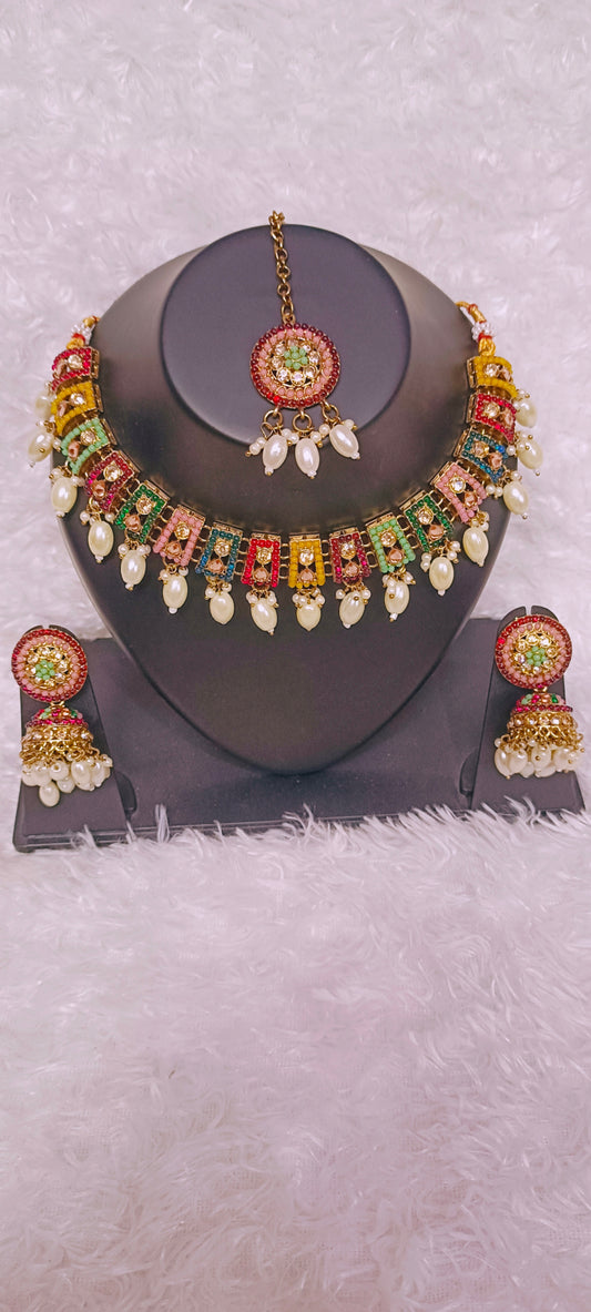 Multi color necklace